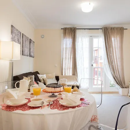 Apartamento Beautiful Flat With Heated Pool Near The