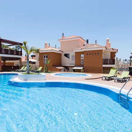 Apartamento Beautiful Flat With Heated Pool Near The