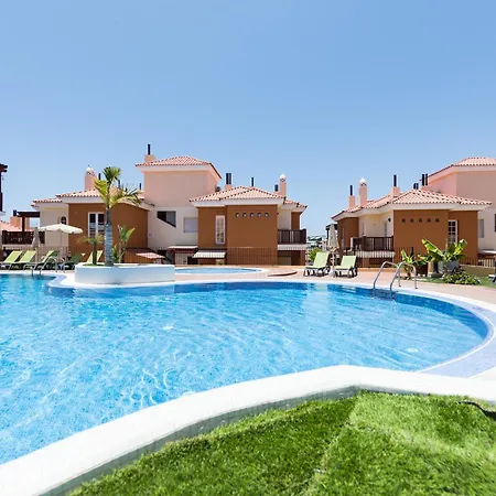 Beautiful Flat With Heated Pool Near The
