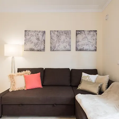 Beautiful Flat With Heated Pool Near The